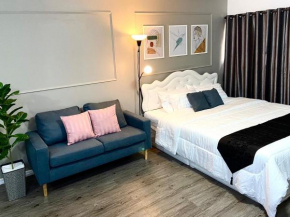 Impact Arena Condo C3 Grey by GoodRoom24